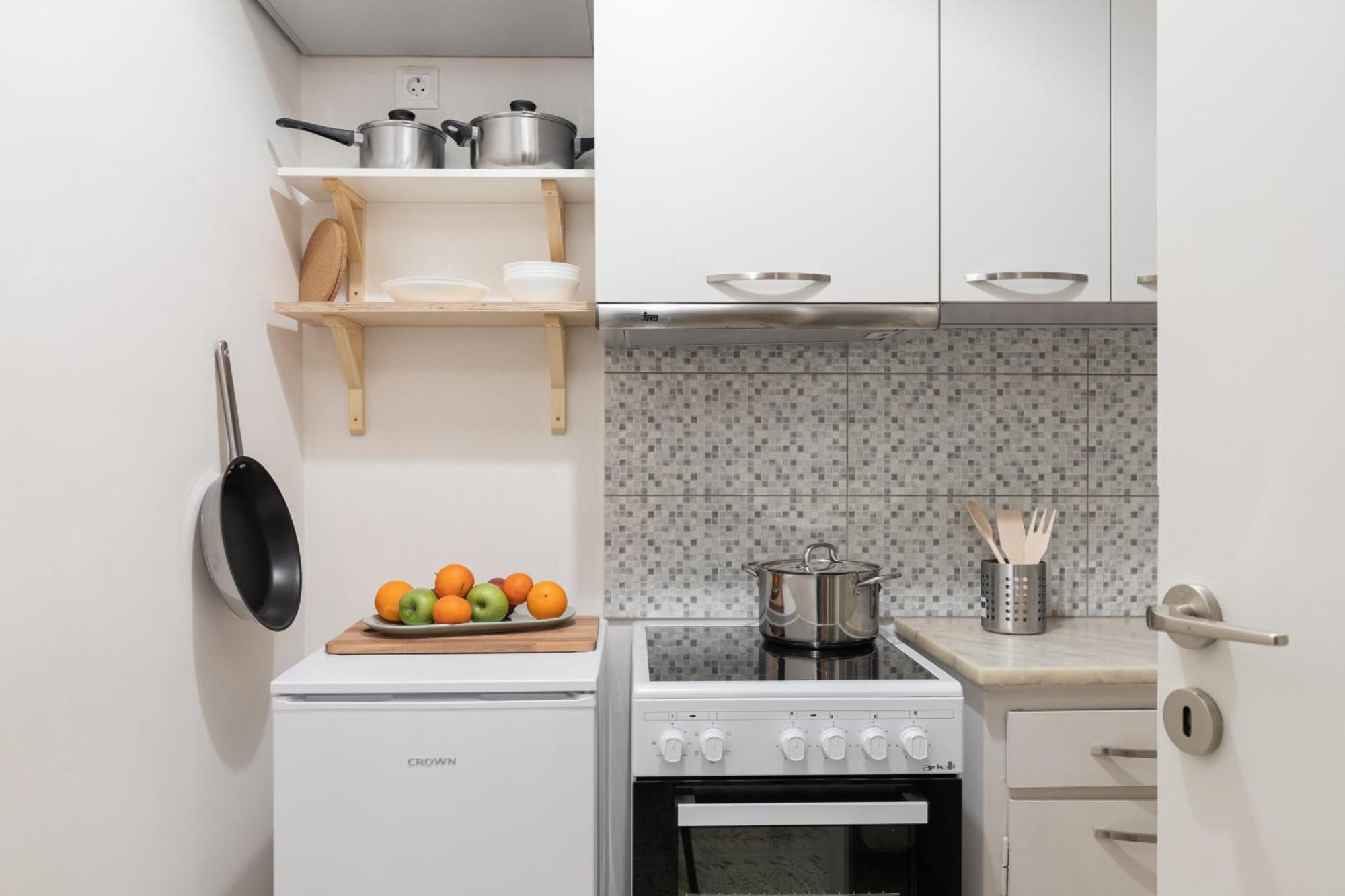Peaceful Apartment In Neapoli, Exarcheia Атина Екстериор снимка