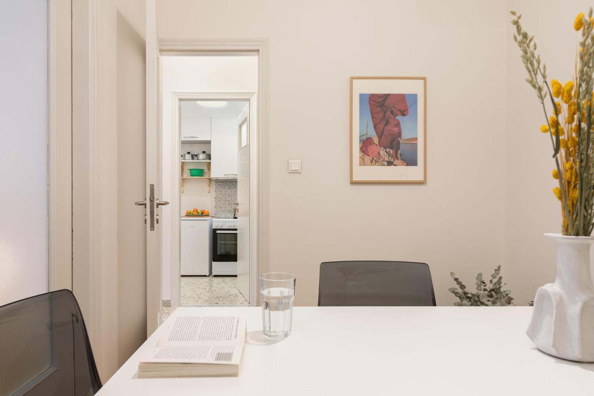 Peaceful Apartment In Neapoli, Exarcheia Атина Екстериор снимка